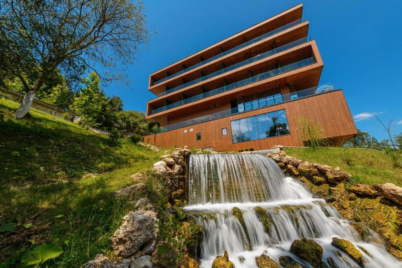 Hotel Uji Ftohte Tepelene