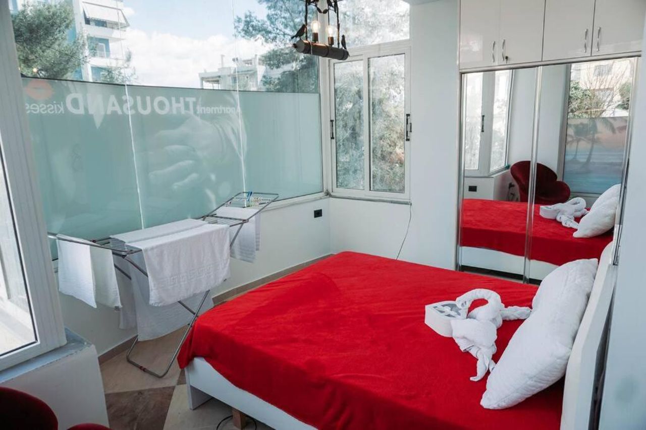Thousand Kisses Apartment