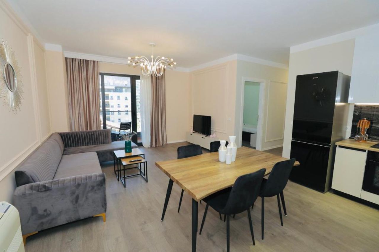 Miku Apartment - Captivating 3 Bedroom At Olympic Residence