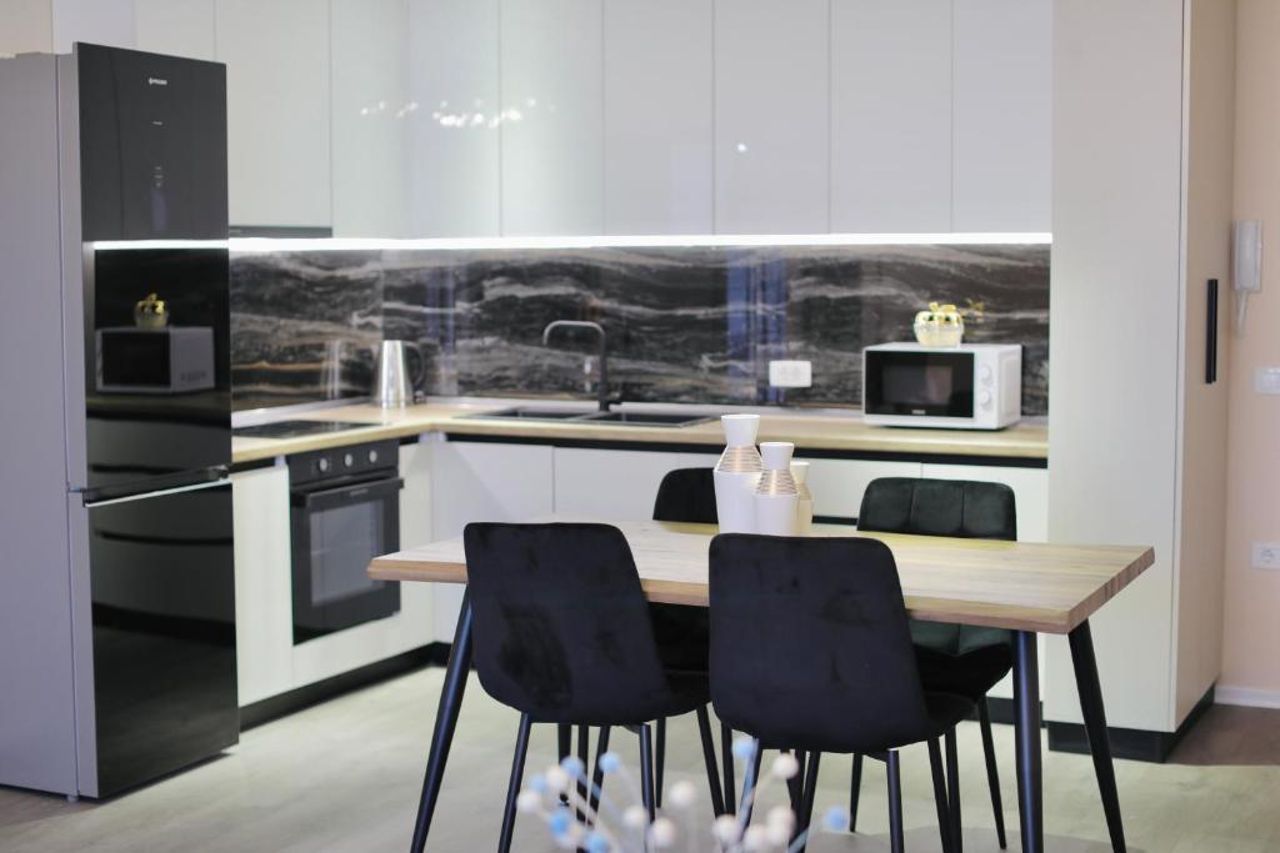 Miku Apartment - Captivating 3 Bedroom At Olympic Residence