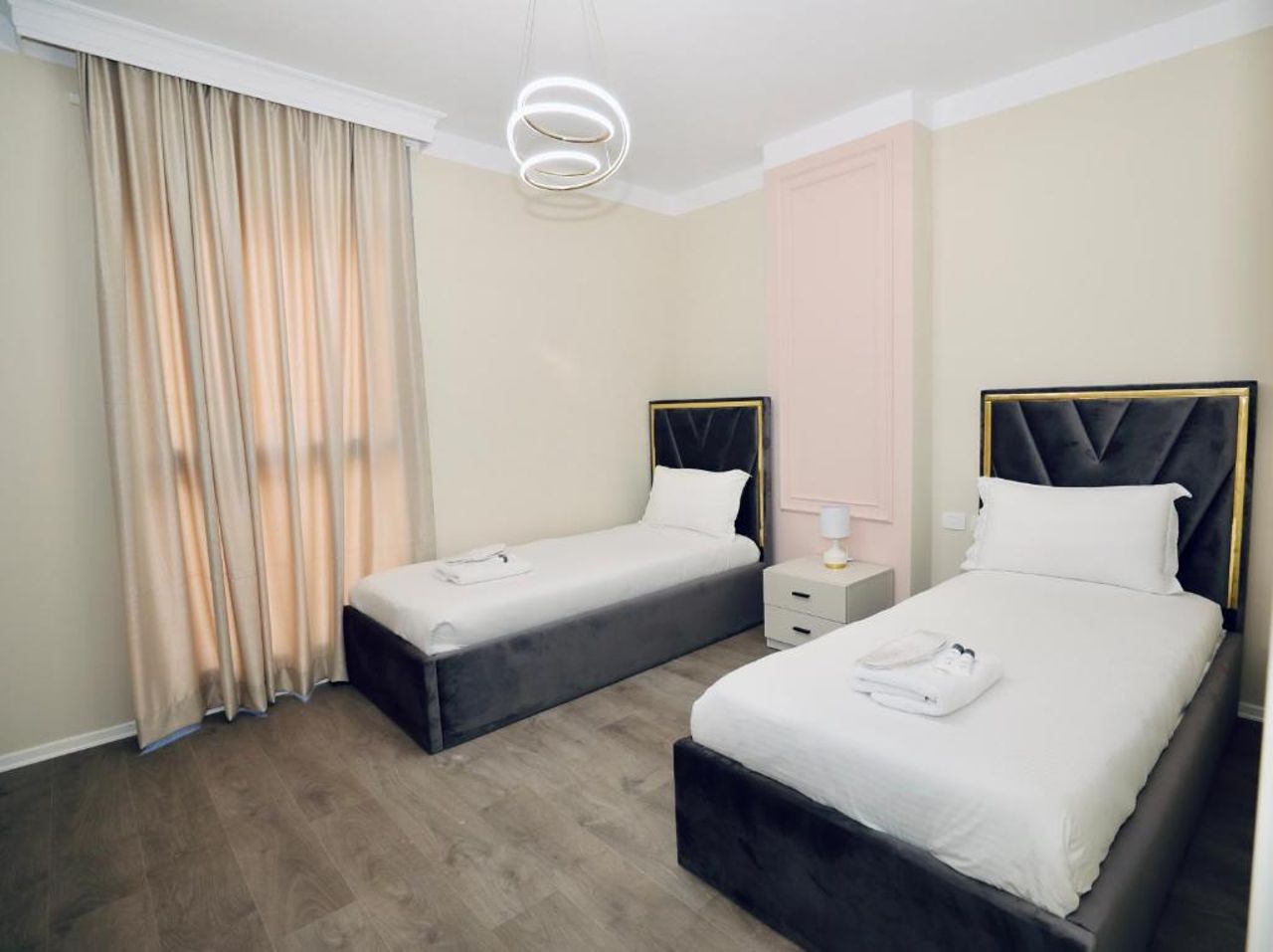 Miku Apartment - Captivating 3 Bedroom At Olympic Residence
