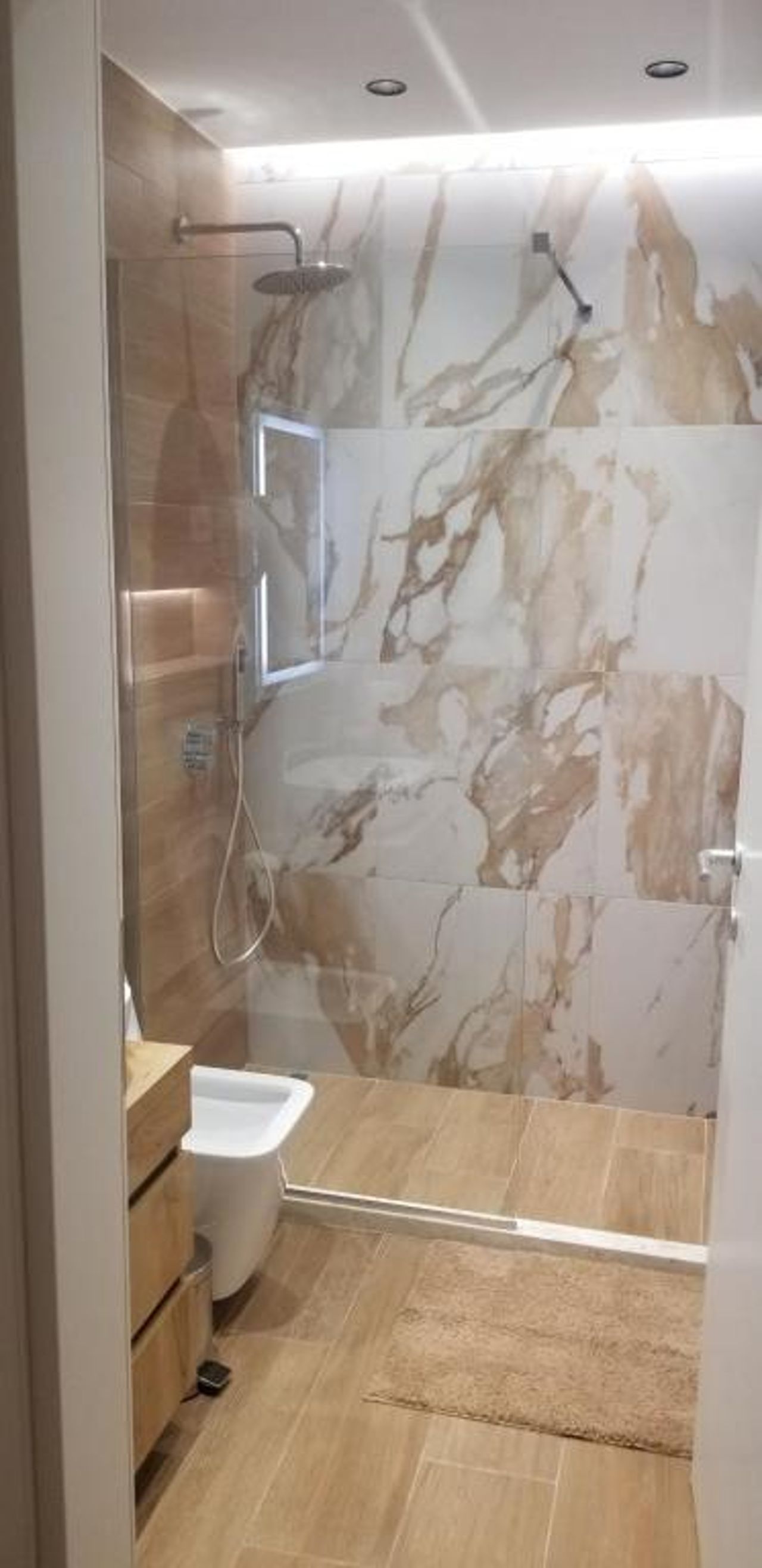 2A White Rose Apartment