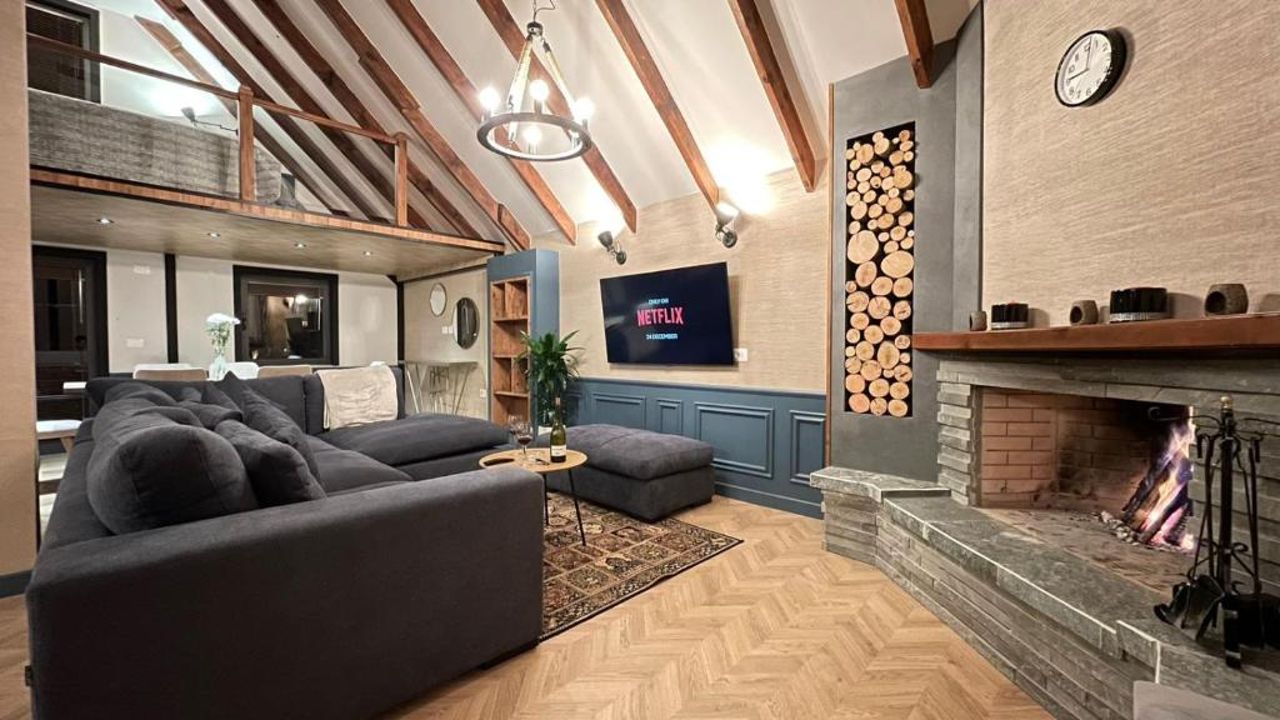 Heart of Tirana Cozy Loft with Fireplace