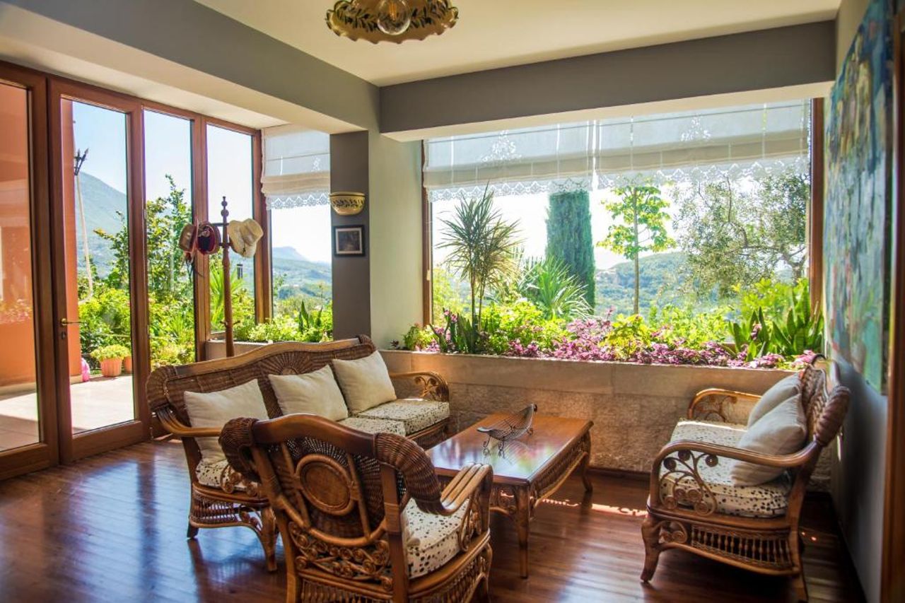 IoniaHouse Surrel Villa