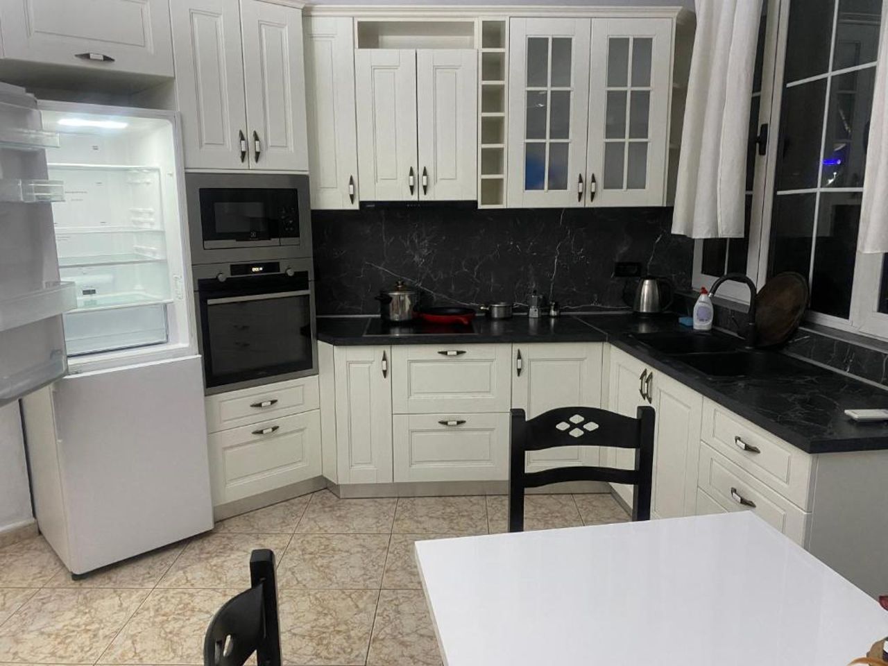 Tirana Apartment white