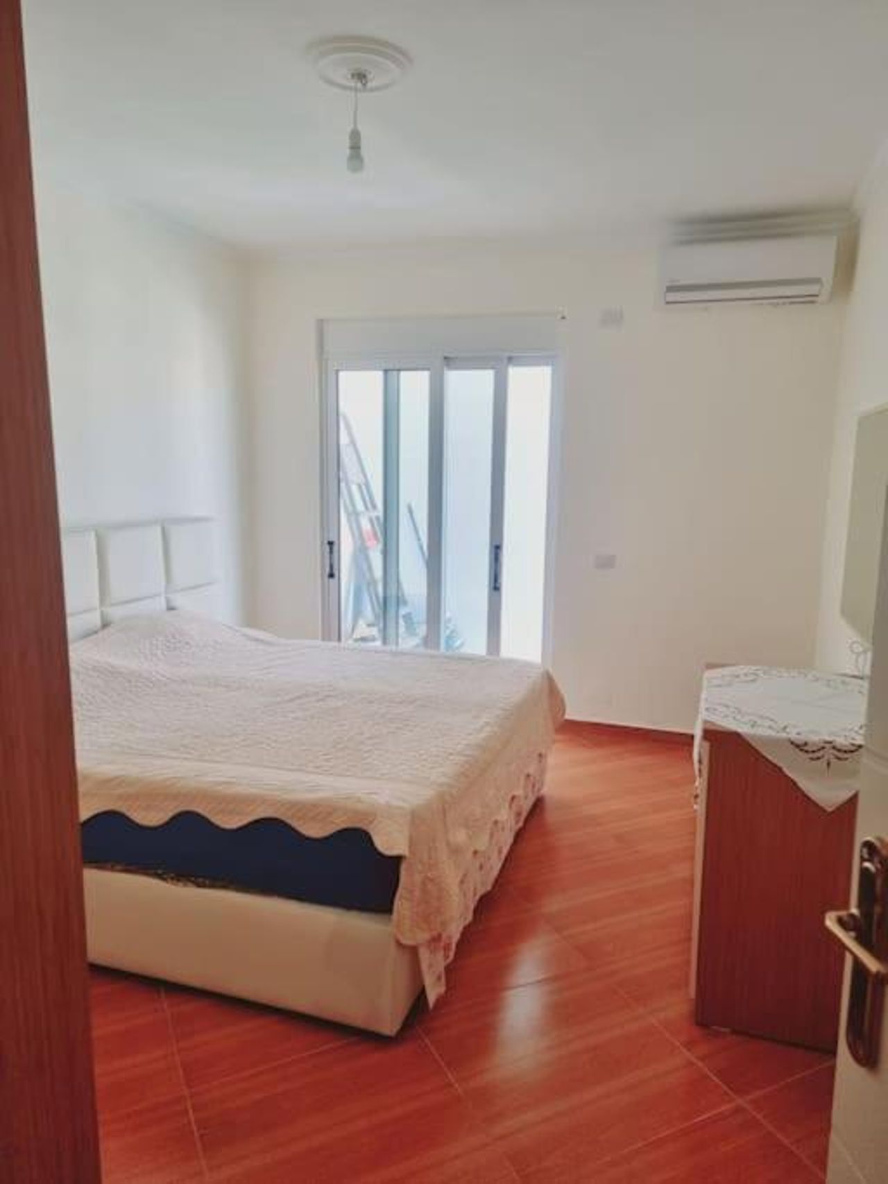 Lovely 2 Bedroom Apartment just 30m from the Sea