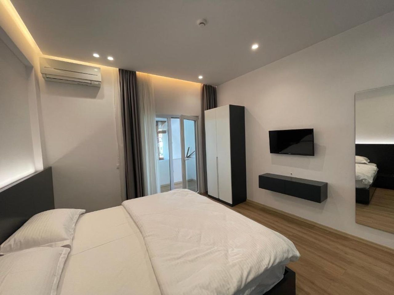 Ladi Rooms
