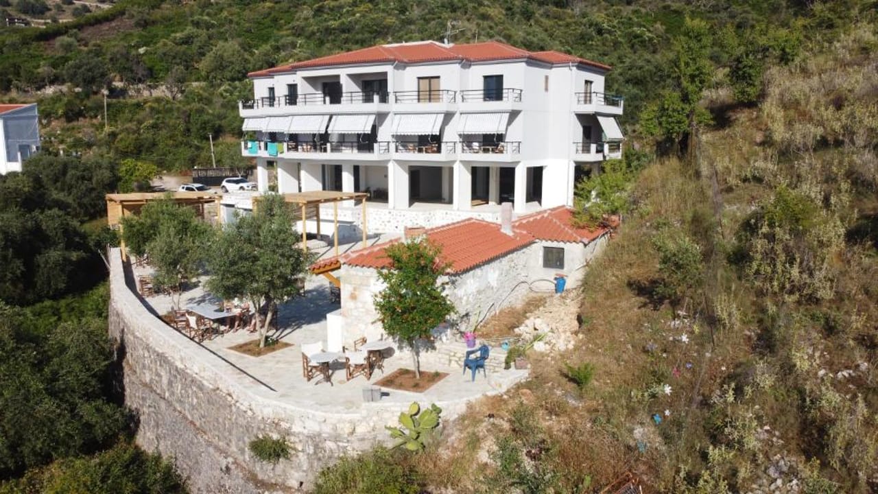 Toni Retzo Rooms