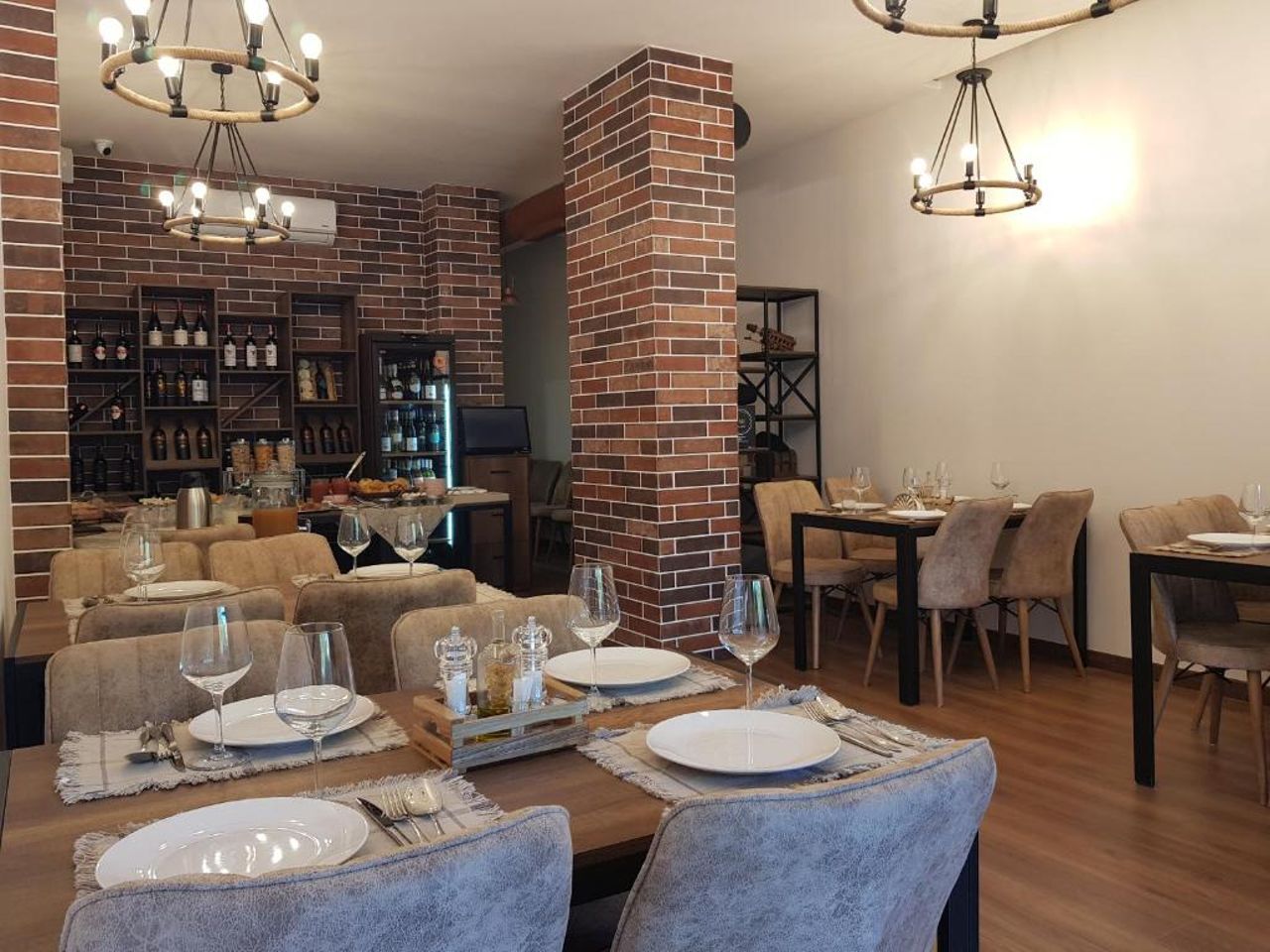 Peaky Hotel