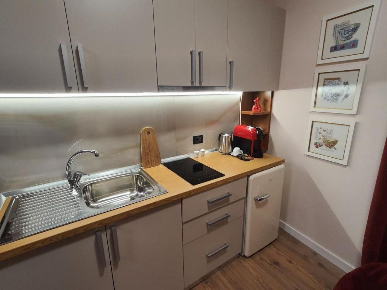 CENTRAL - Spacious Comfy Apartment TIRANA (balcony