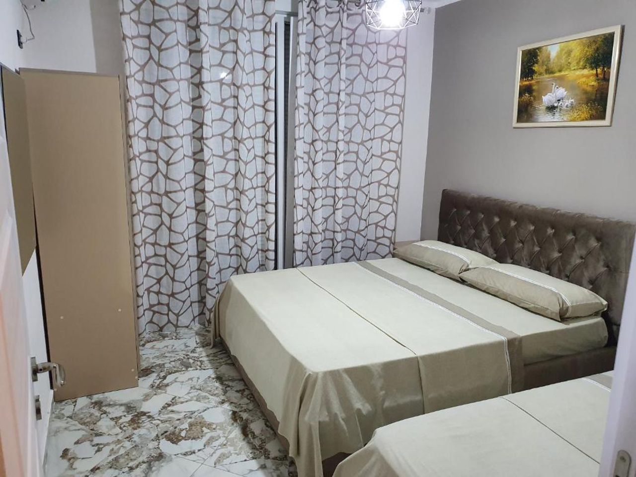 Leonard's Shengjin Apartments