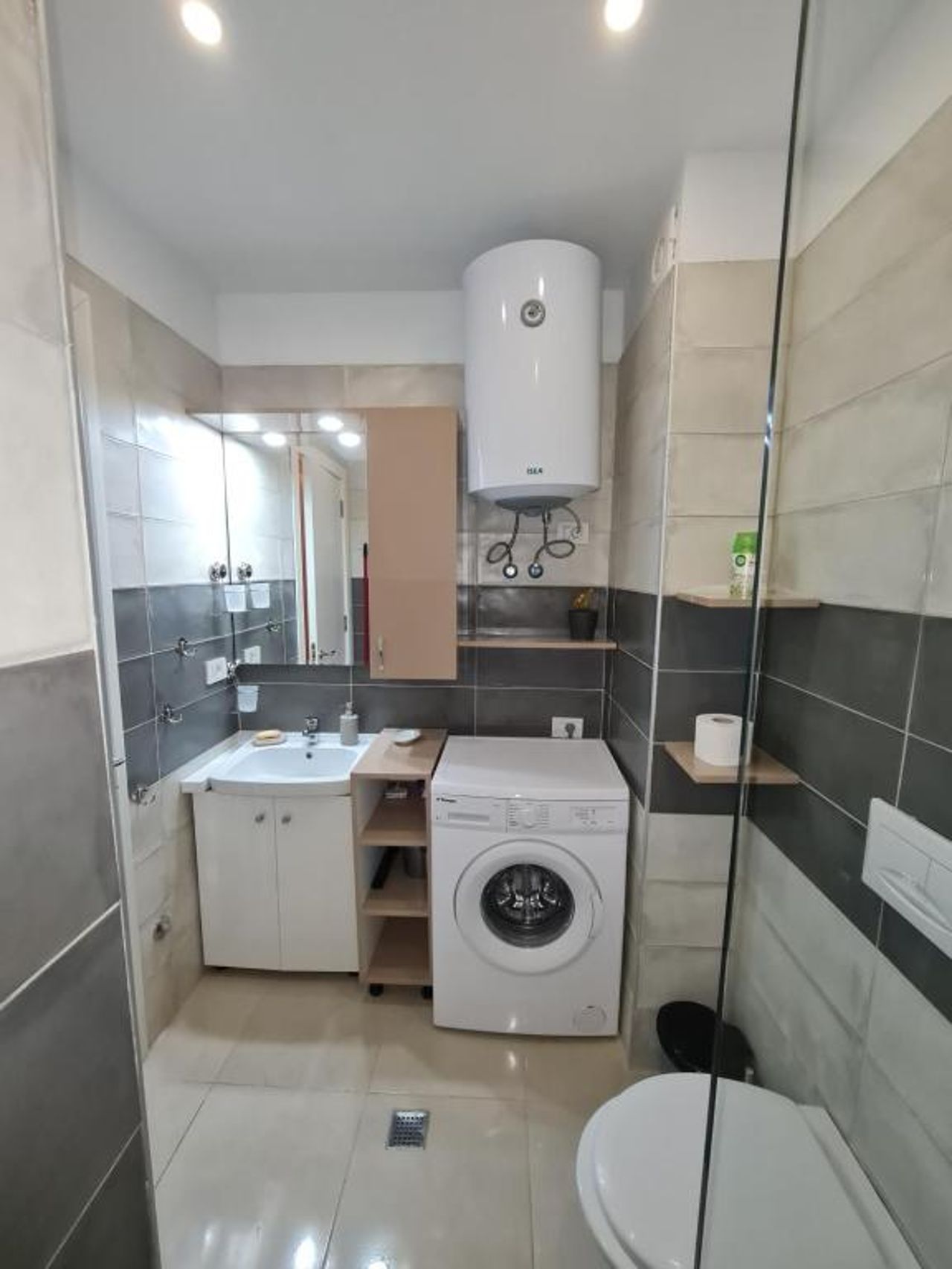 Sunny Apartment - Blloku Tirana, near Lake