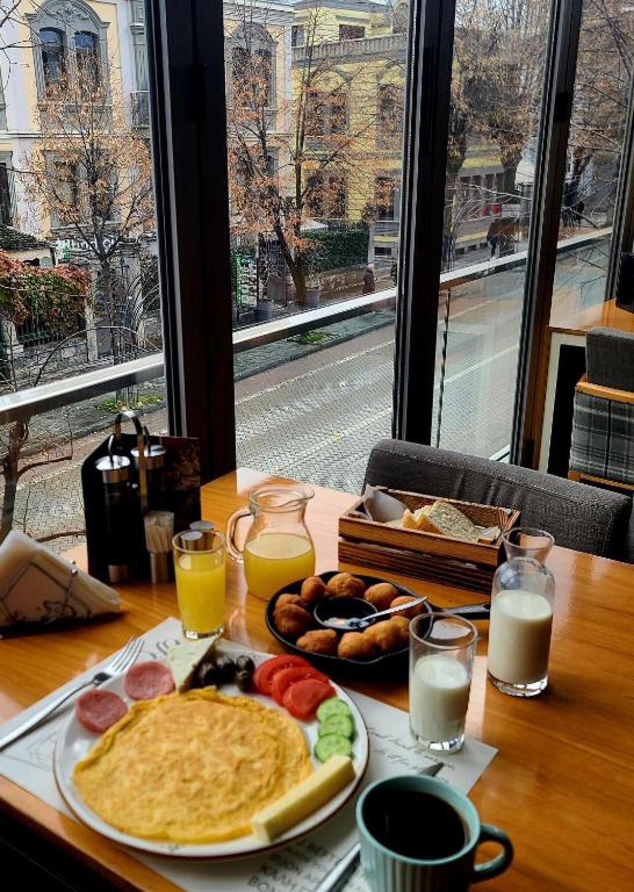 Secret Hotel,Korce