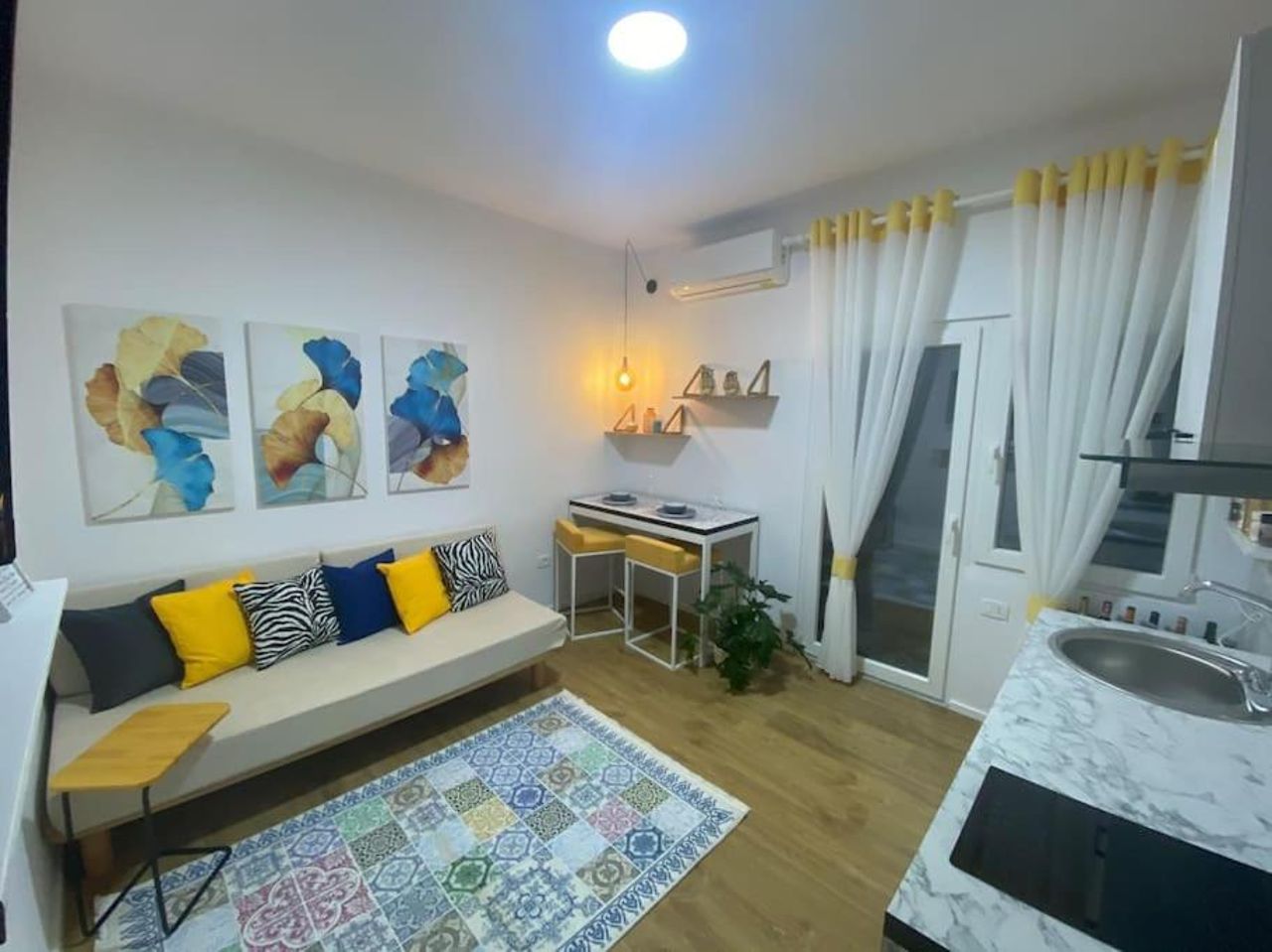 CASA ROI, Yellow apartment in the heart of Blloku