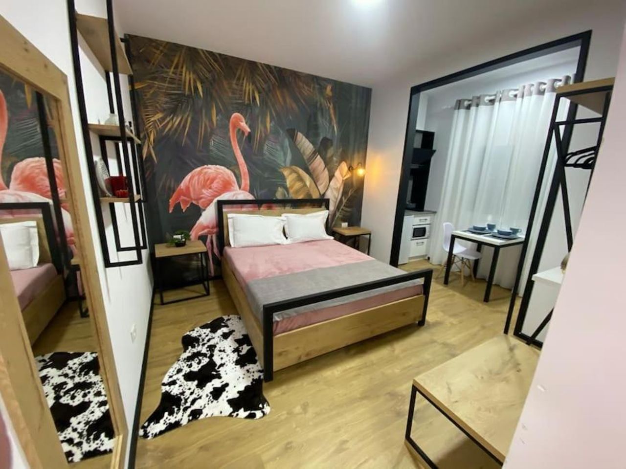 CASA DORIAN, RedDoor Studio in the heart of BLLOKU