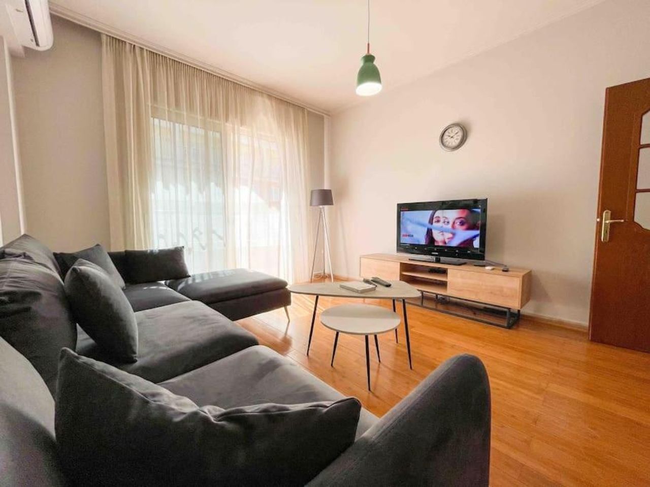 Downtown Flat near Center with 24h Self Check-In
