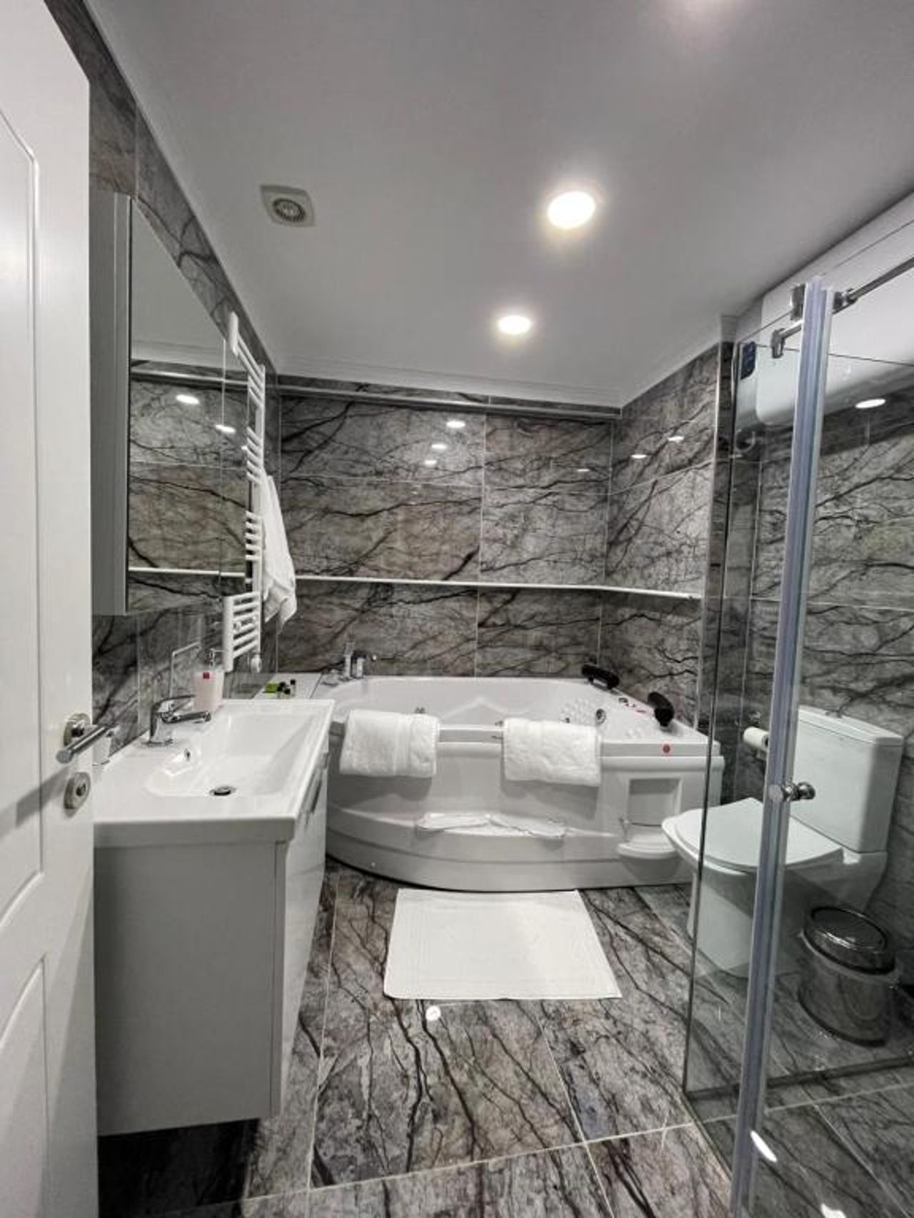 Suite In City Center
