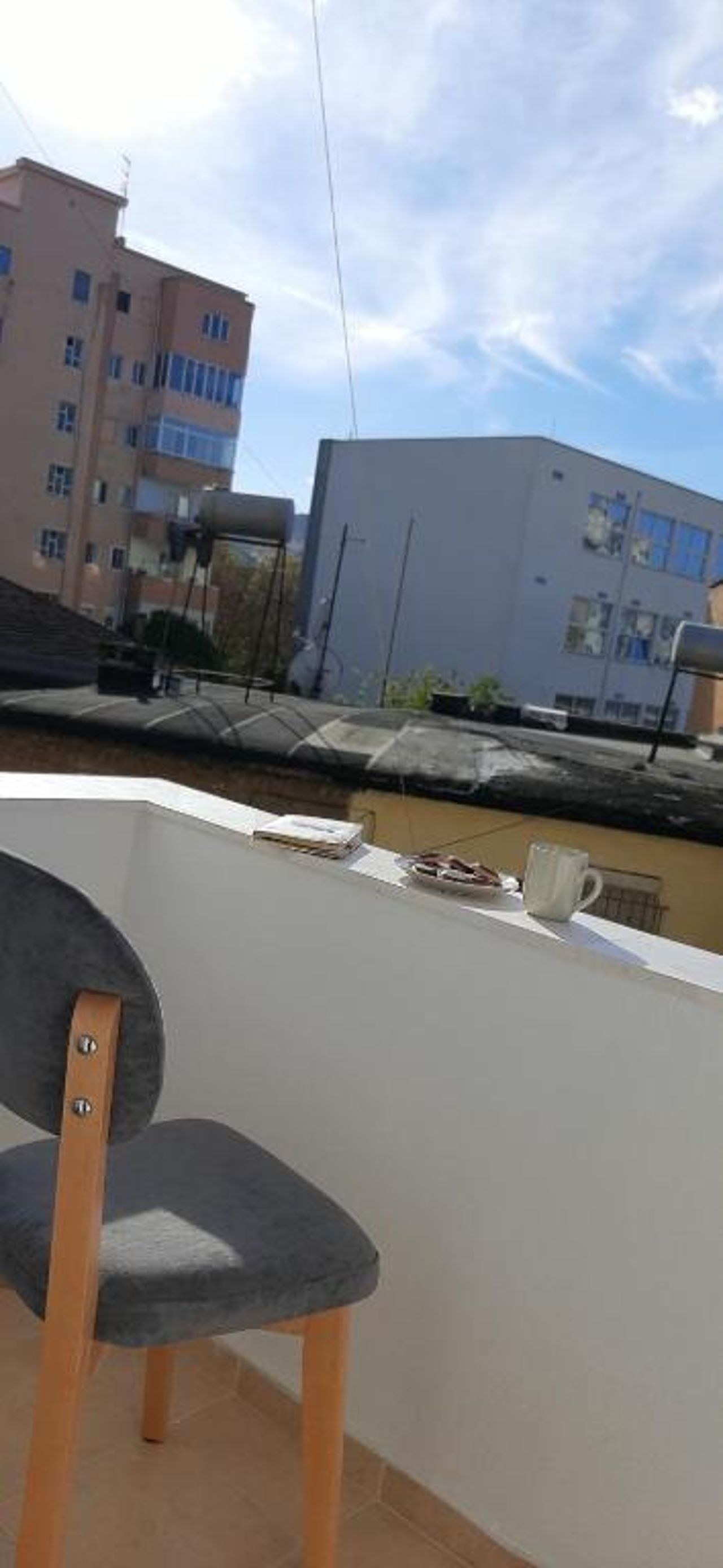 Comfy apartment- Sunny balcony
