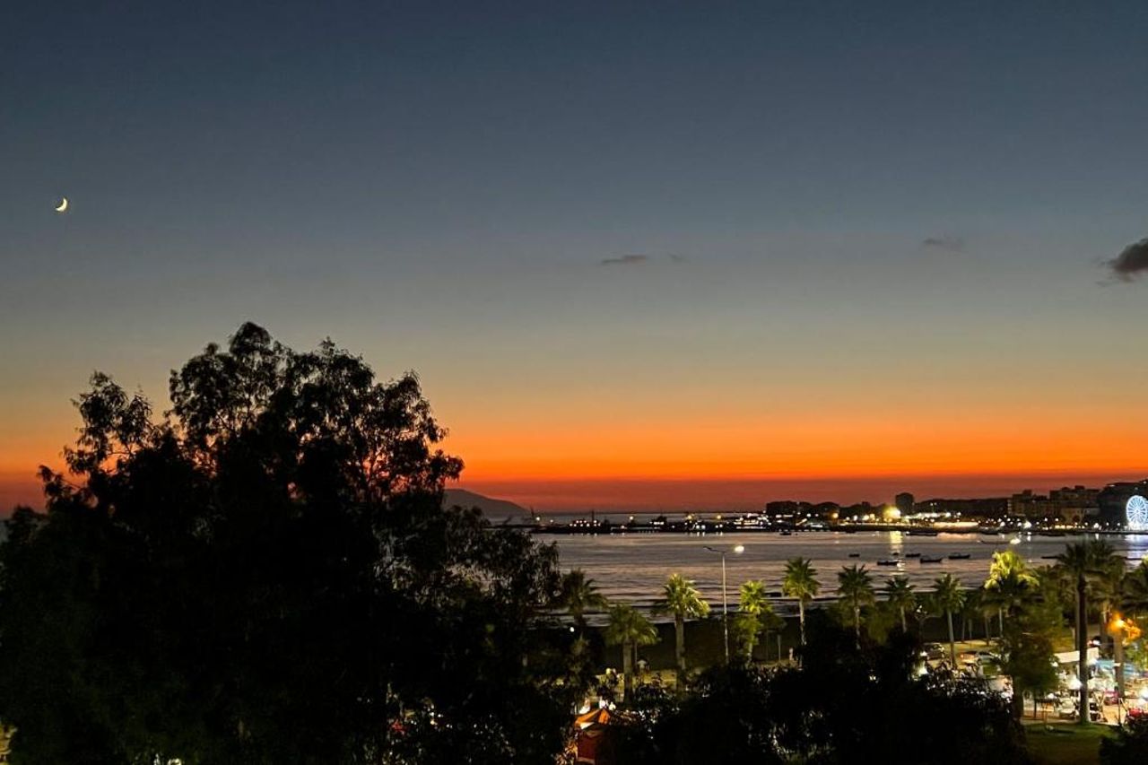 SeaLaVita, Modern 2 BR Apartment Sea & Sunset View