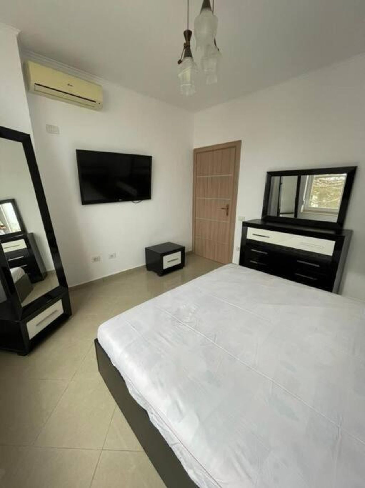 Lovely 2 bedroom unit with beach view