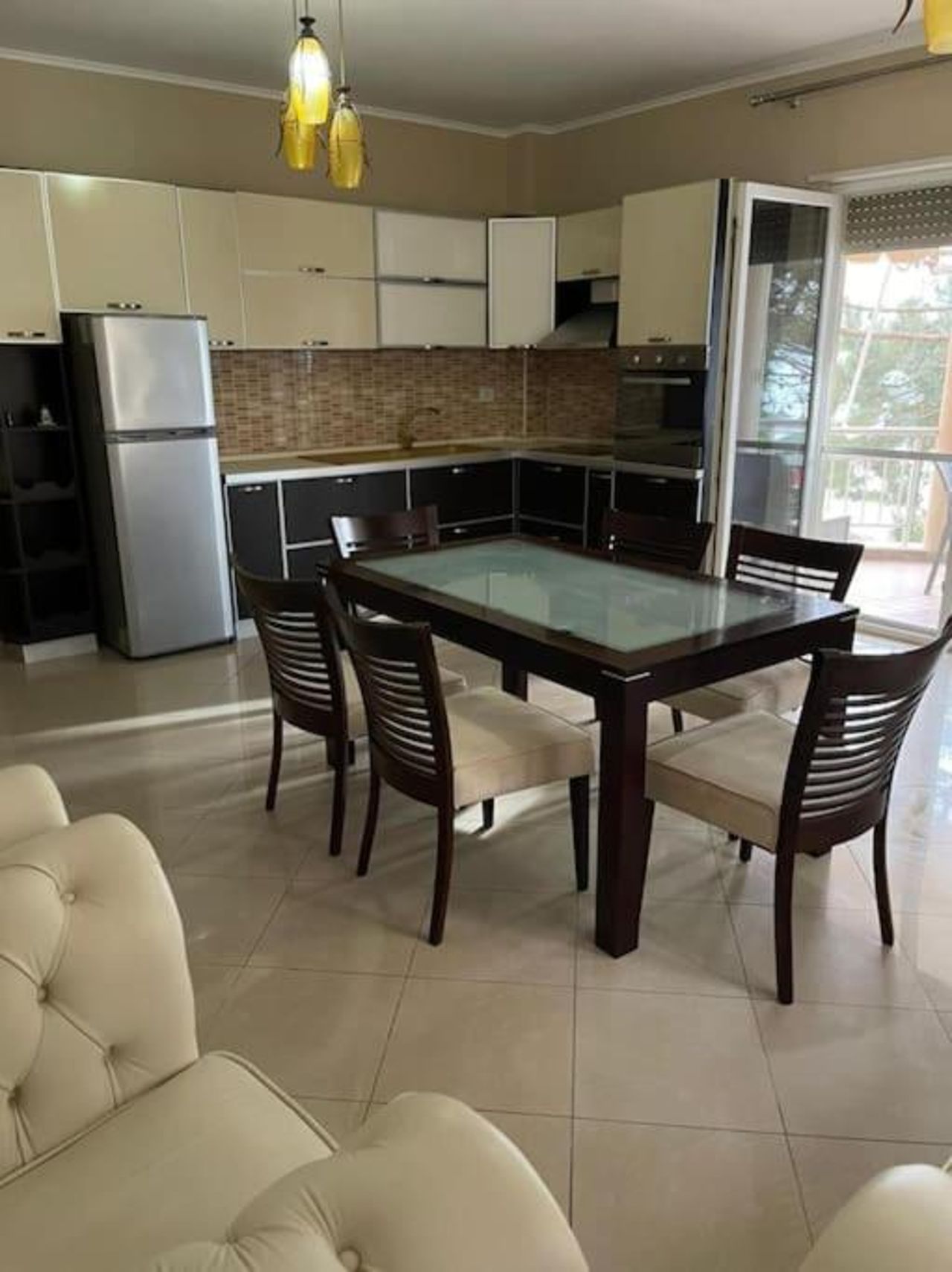 Lovely 2 bedroom unit with beach view