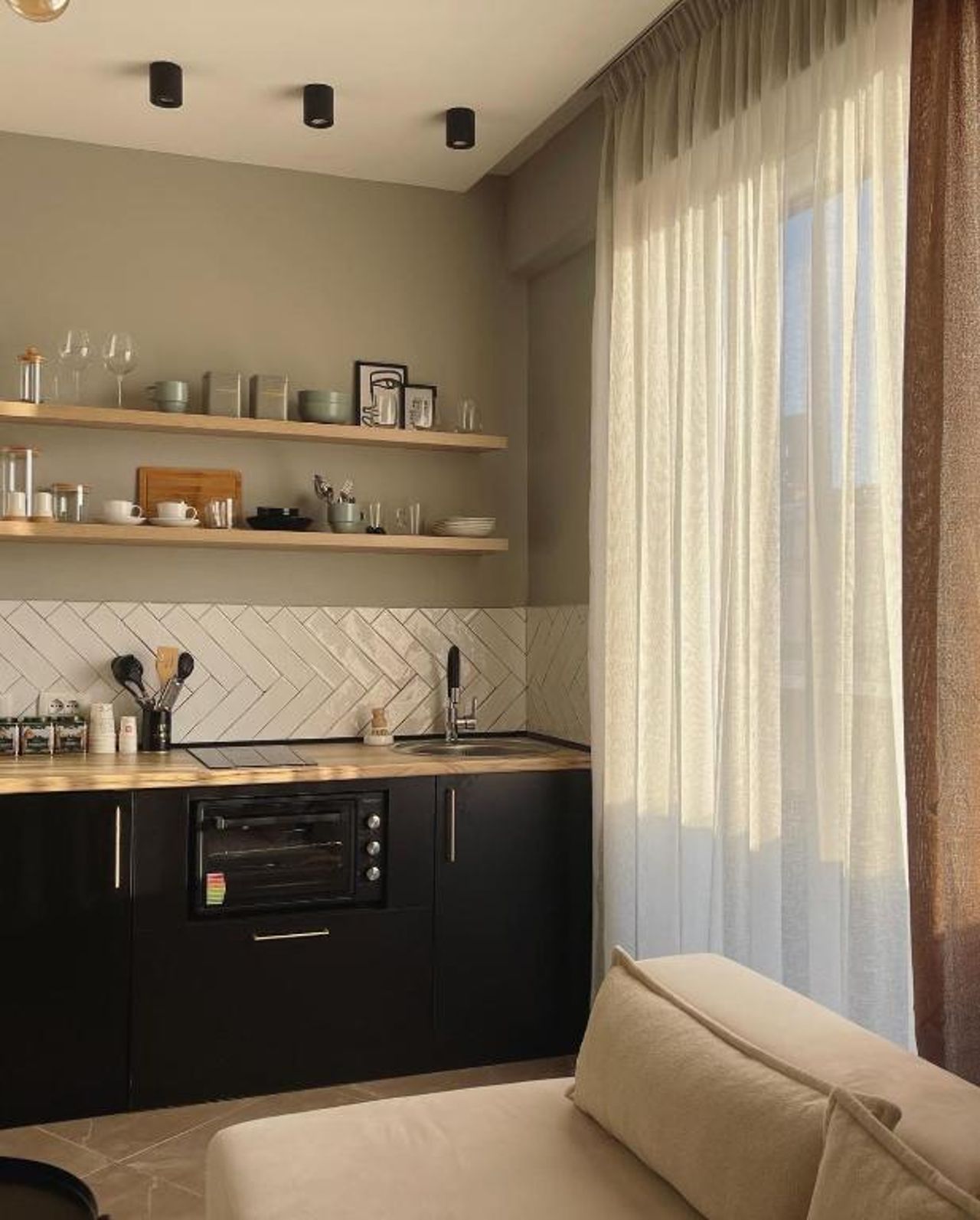 Square INN Modern Studio City Center