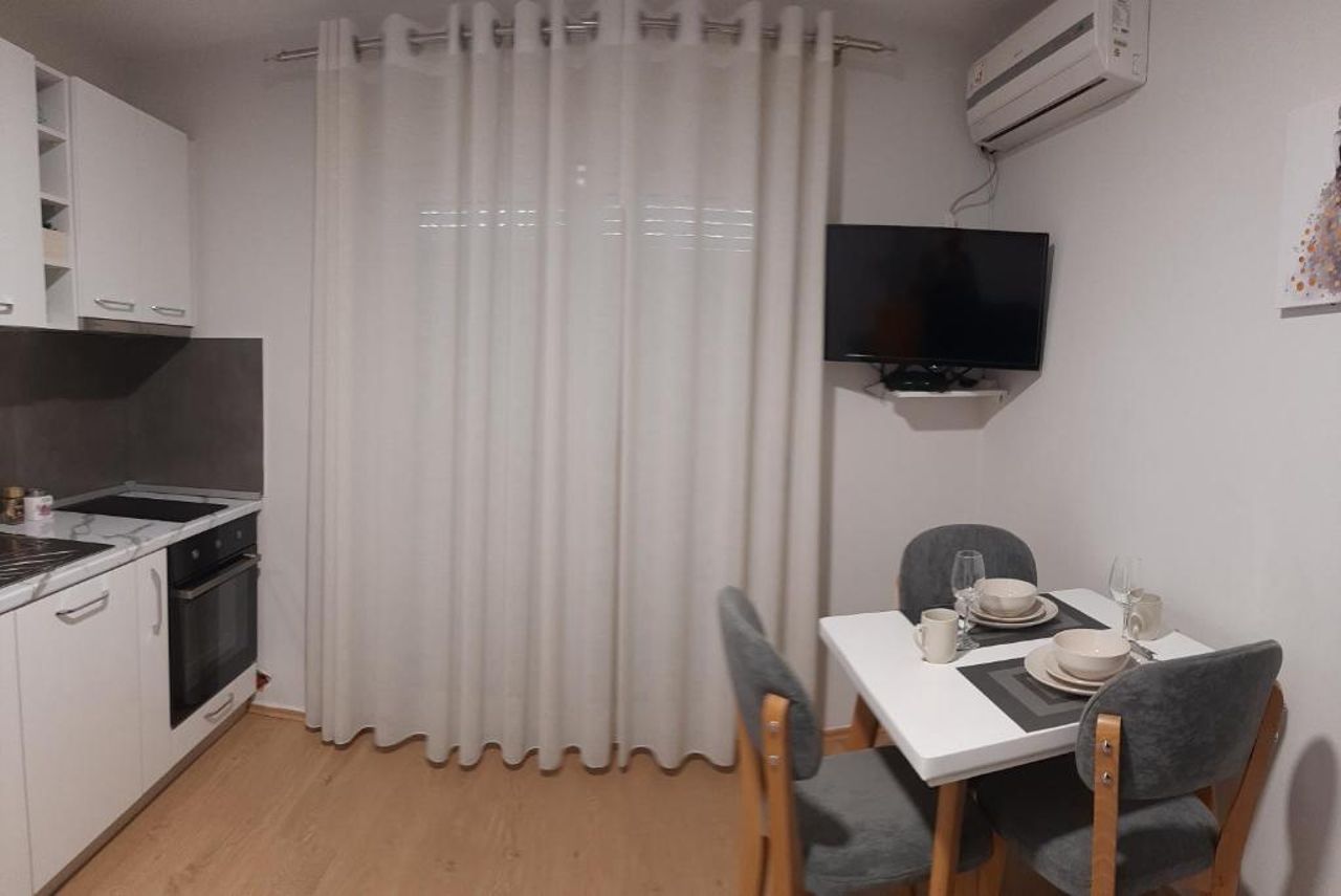 Comfy apartment- Sunny balcony
