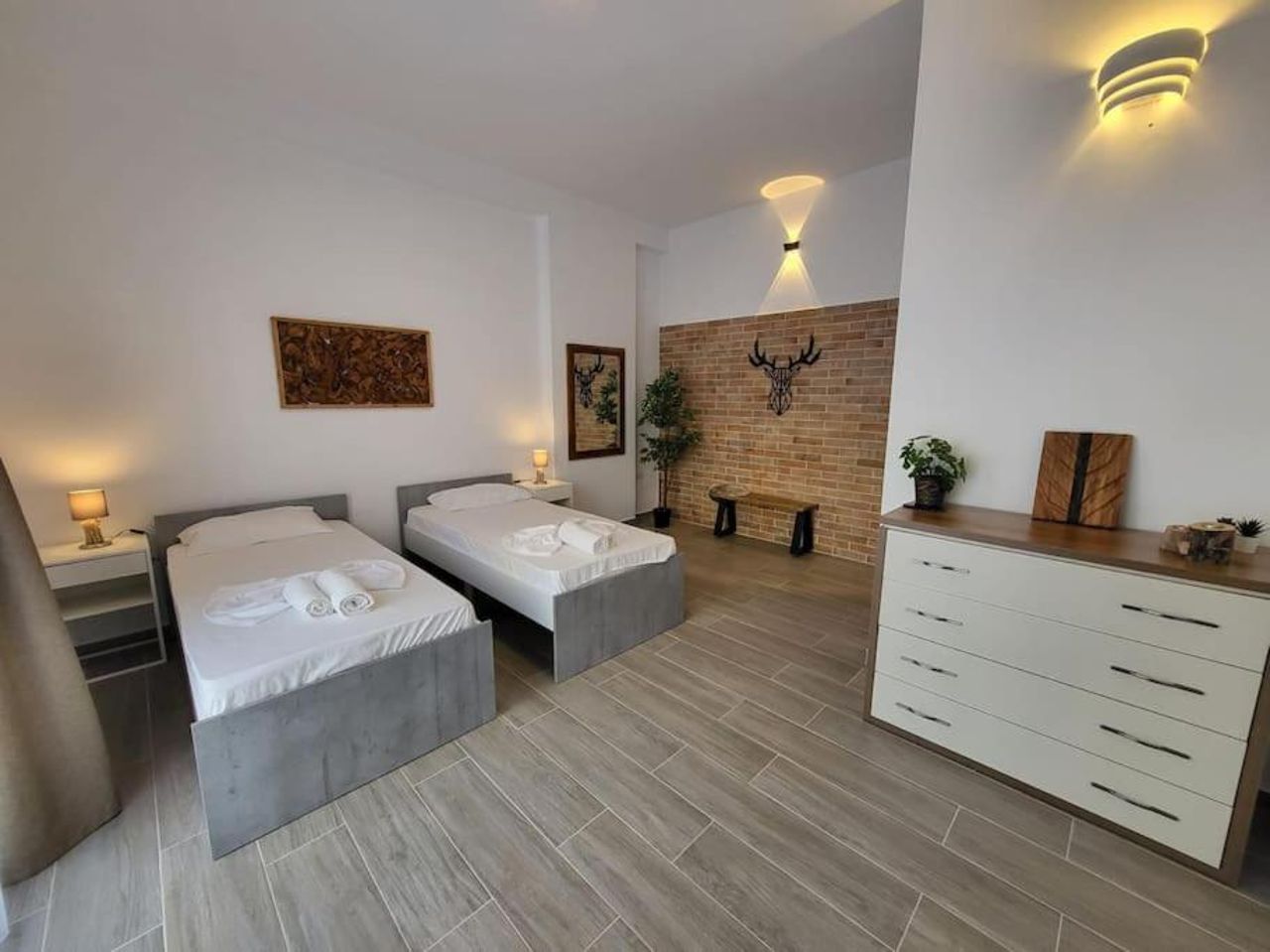 Yellow Apartment Saranda