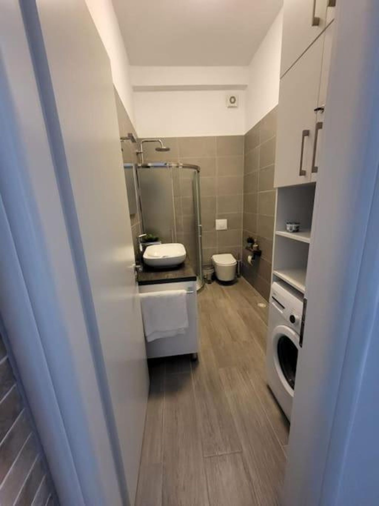 Yellow Apartment Saranda