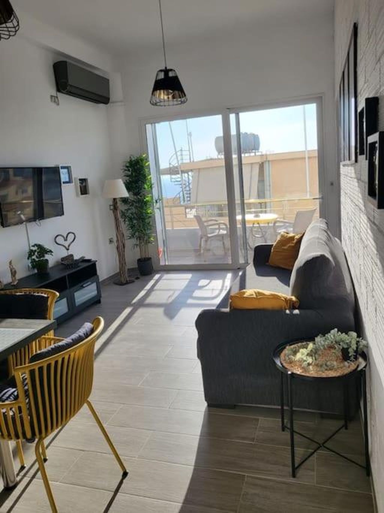 Yellow Apartment Saranda