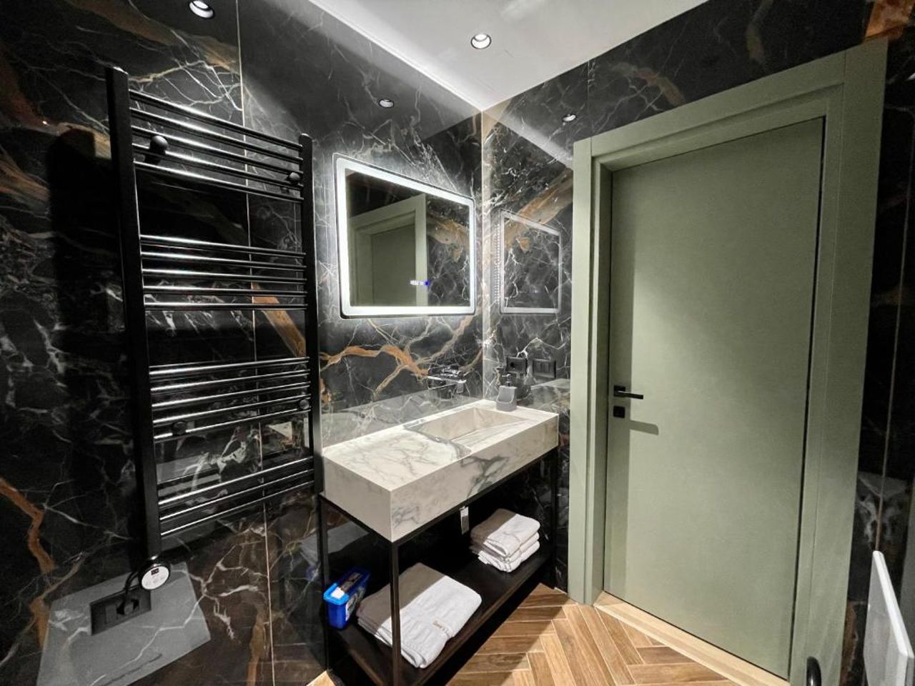 Queens Luxury Apartments Tirana