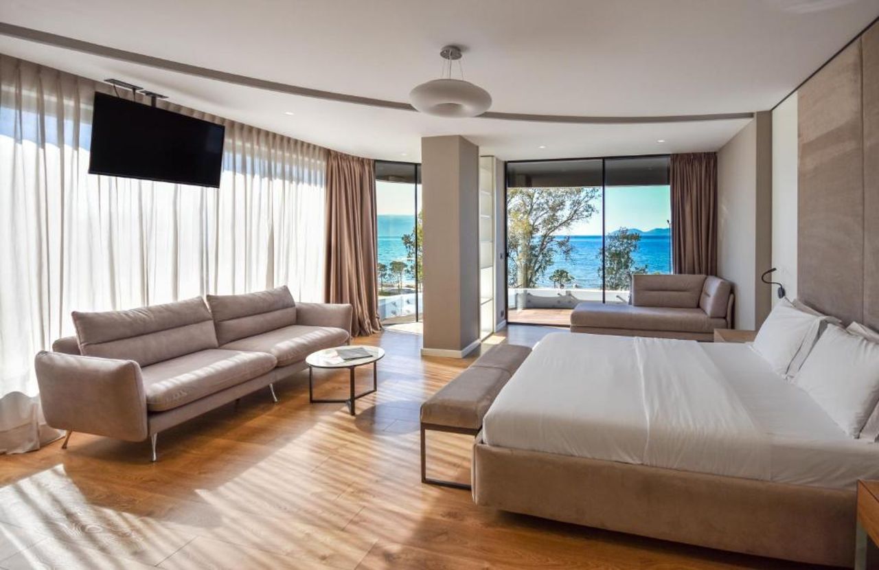 Yacht Hotel