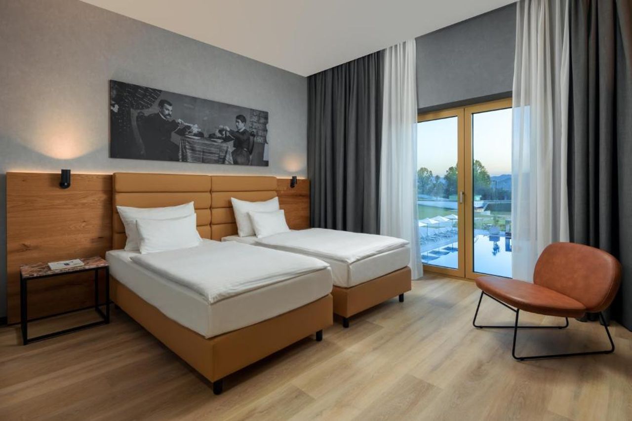 mk hotel tirana