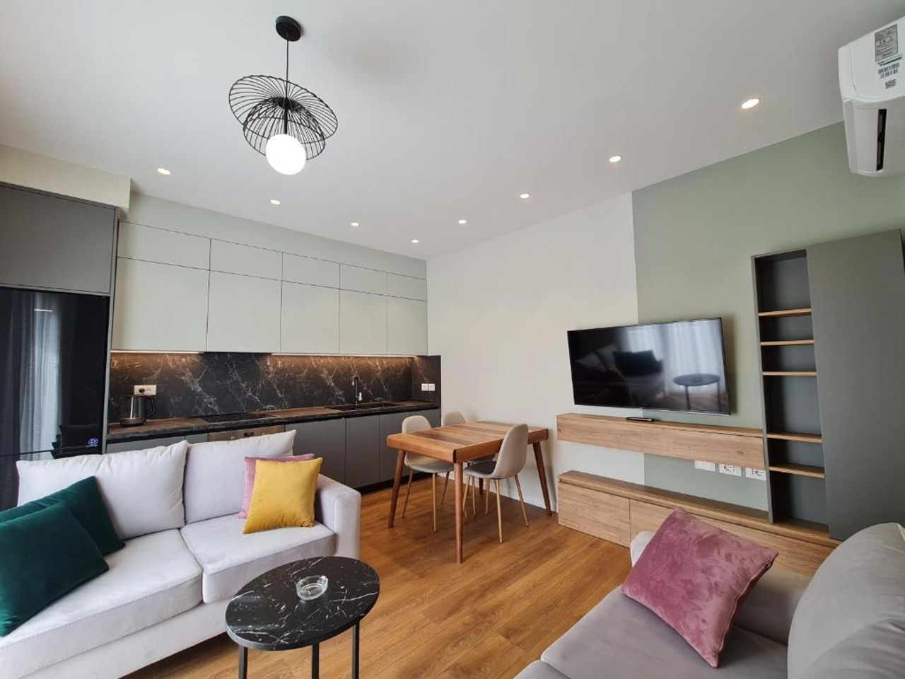 Adore - Modern Apartment