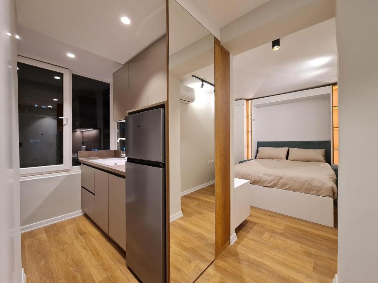 Adore - Modern Studio