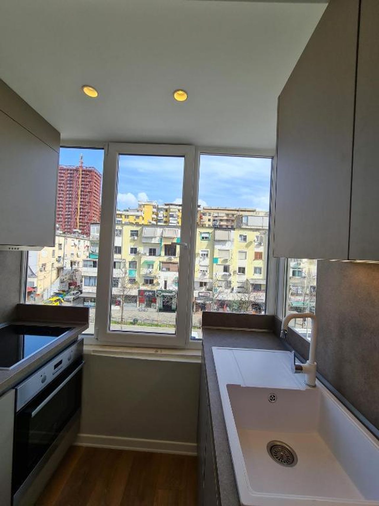 Adore - Modern Studio