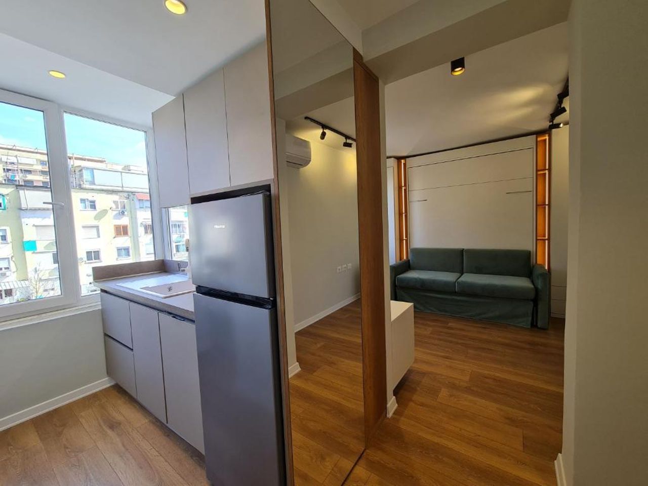 Adore - Modern Studio