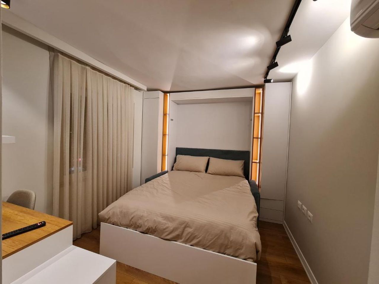 Adore - Modern Studio