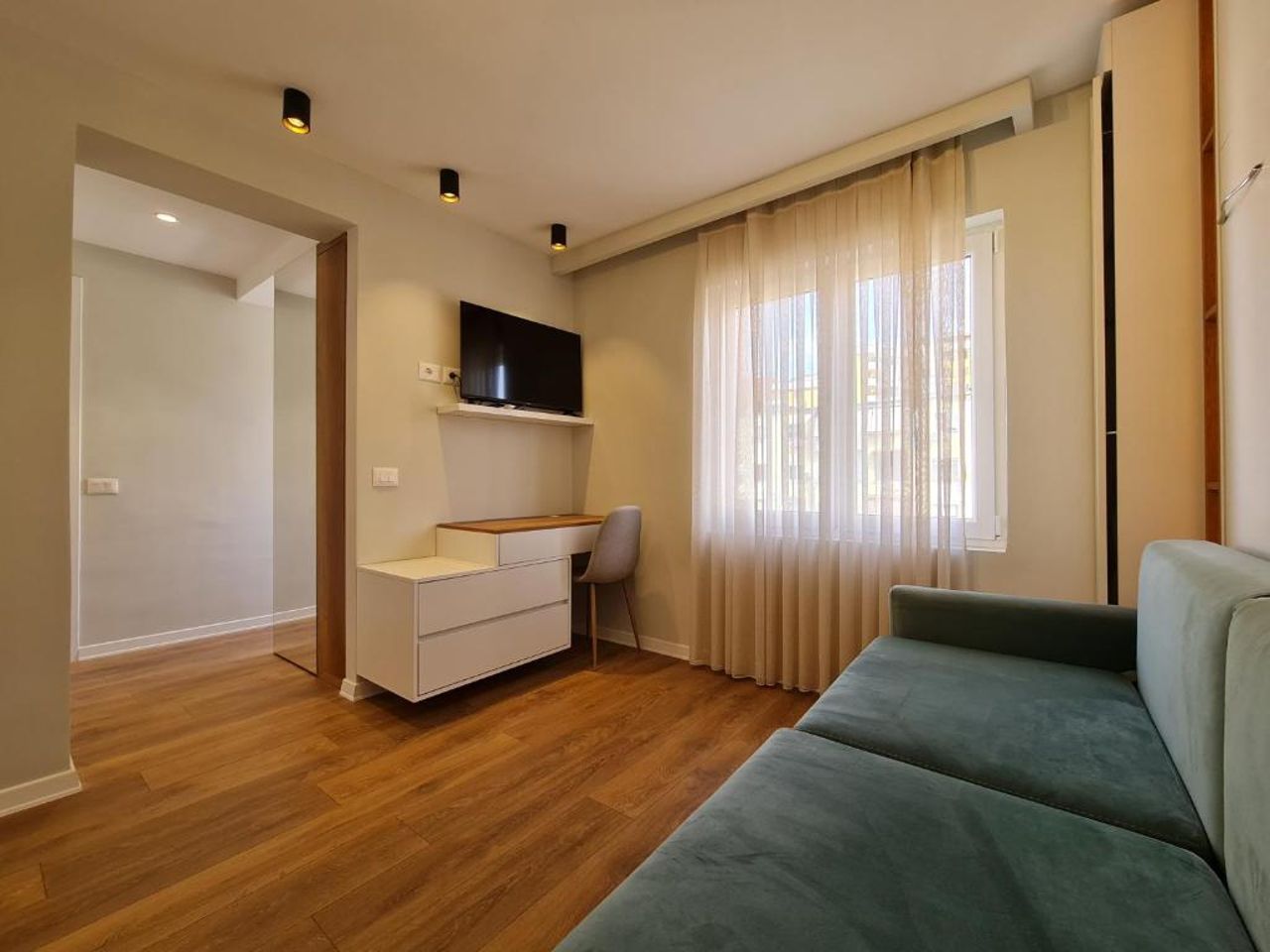 Adore - Modern Studio