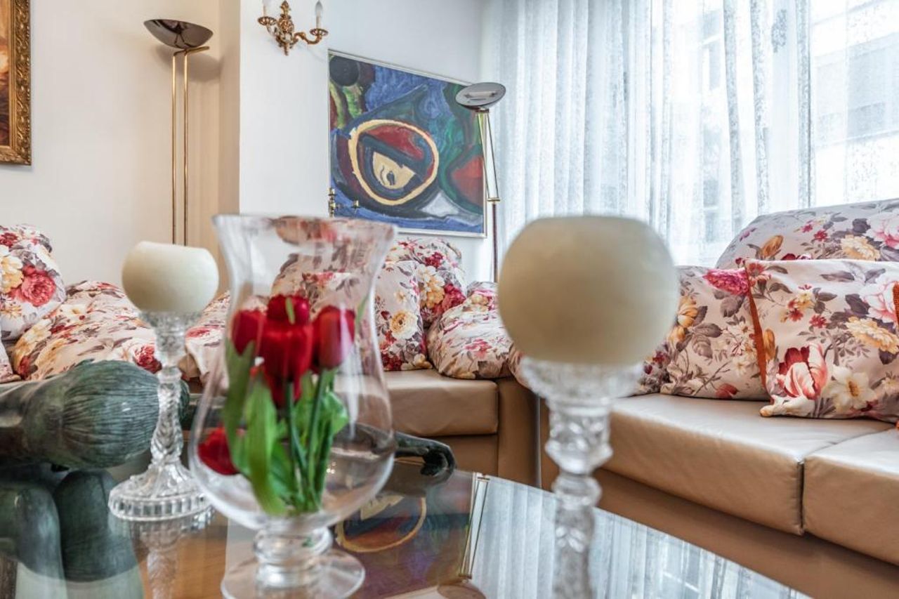 Vintage and warm 2BR apartament in Tirana