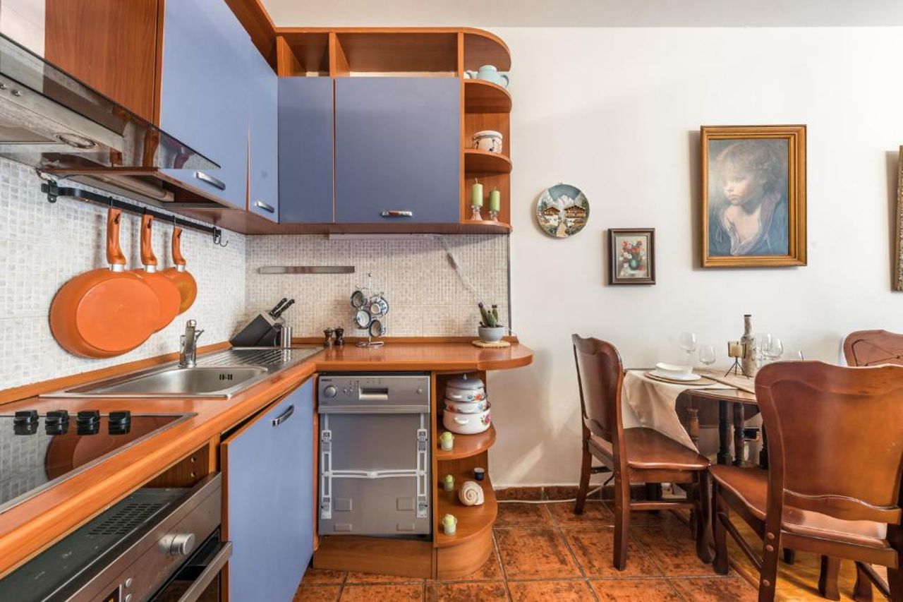 Vintage and warm 2BR apartament in Tirana