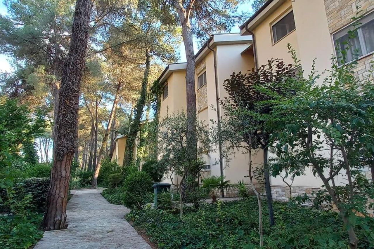 Durres, Golem Beach House