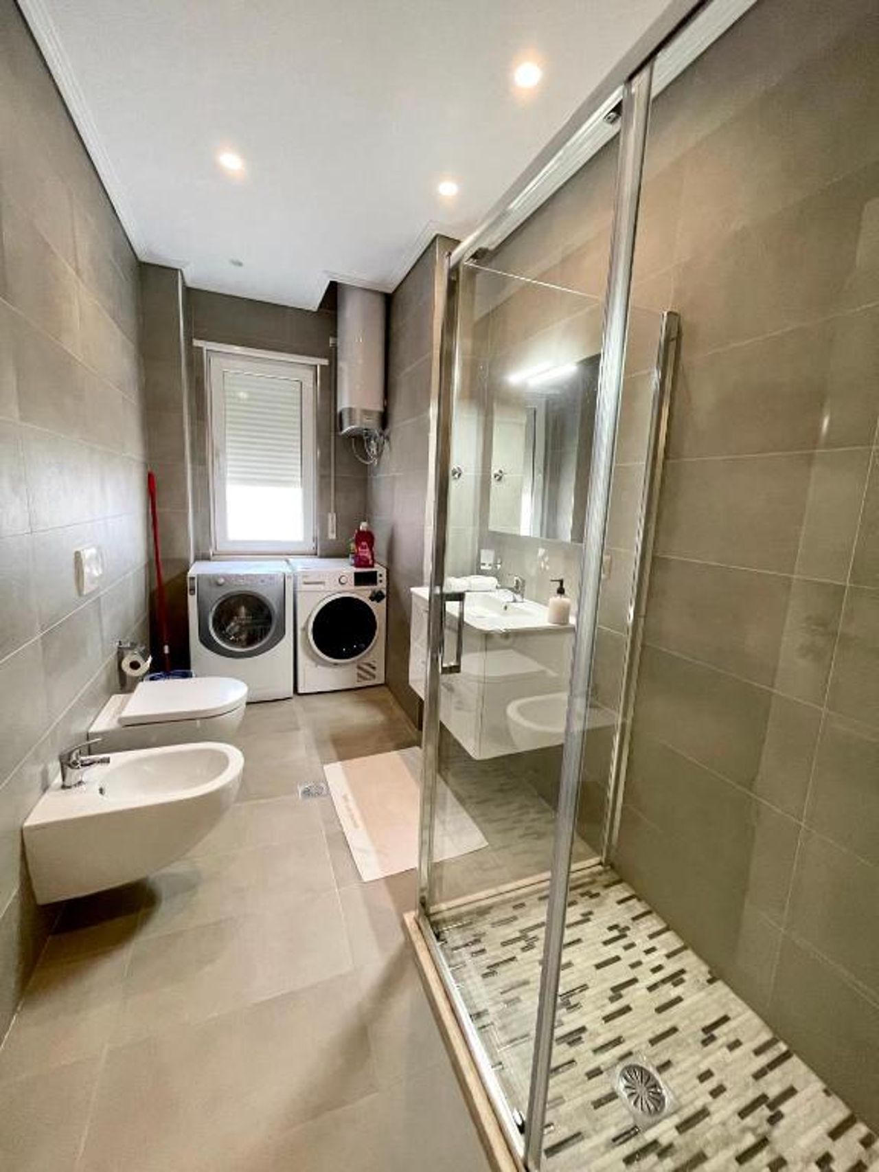 Queen’s Luxury Apartments Lake