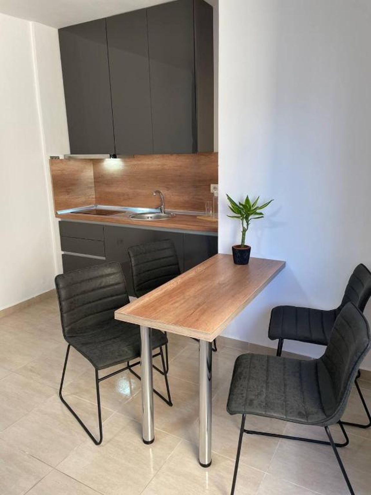 High-Tech flat
