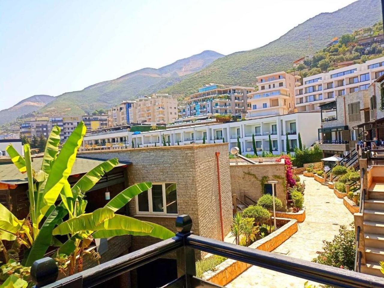 Iris Apartments