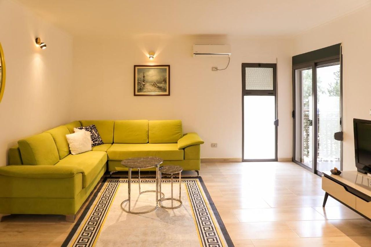 Melinda beach apartment