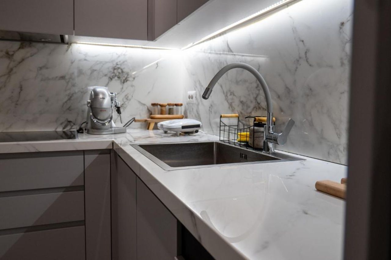 Modern Apartment in Skanderbeg Square - THE NEST