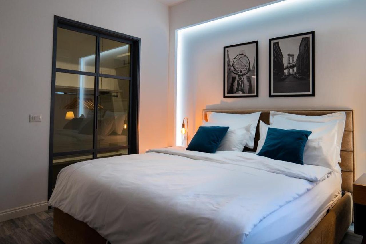 Modern Apartment in Skanderbeg Square - THE NEST