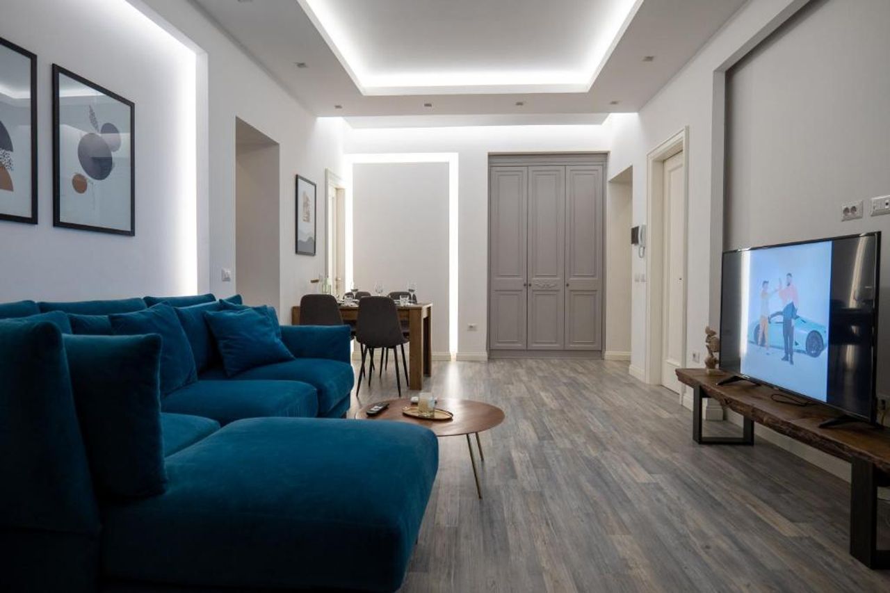 Modern Apartment in Skanderbeg Square - THE NEST