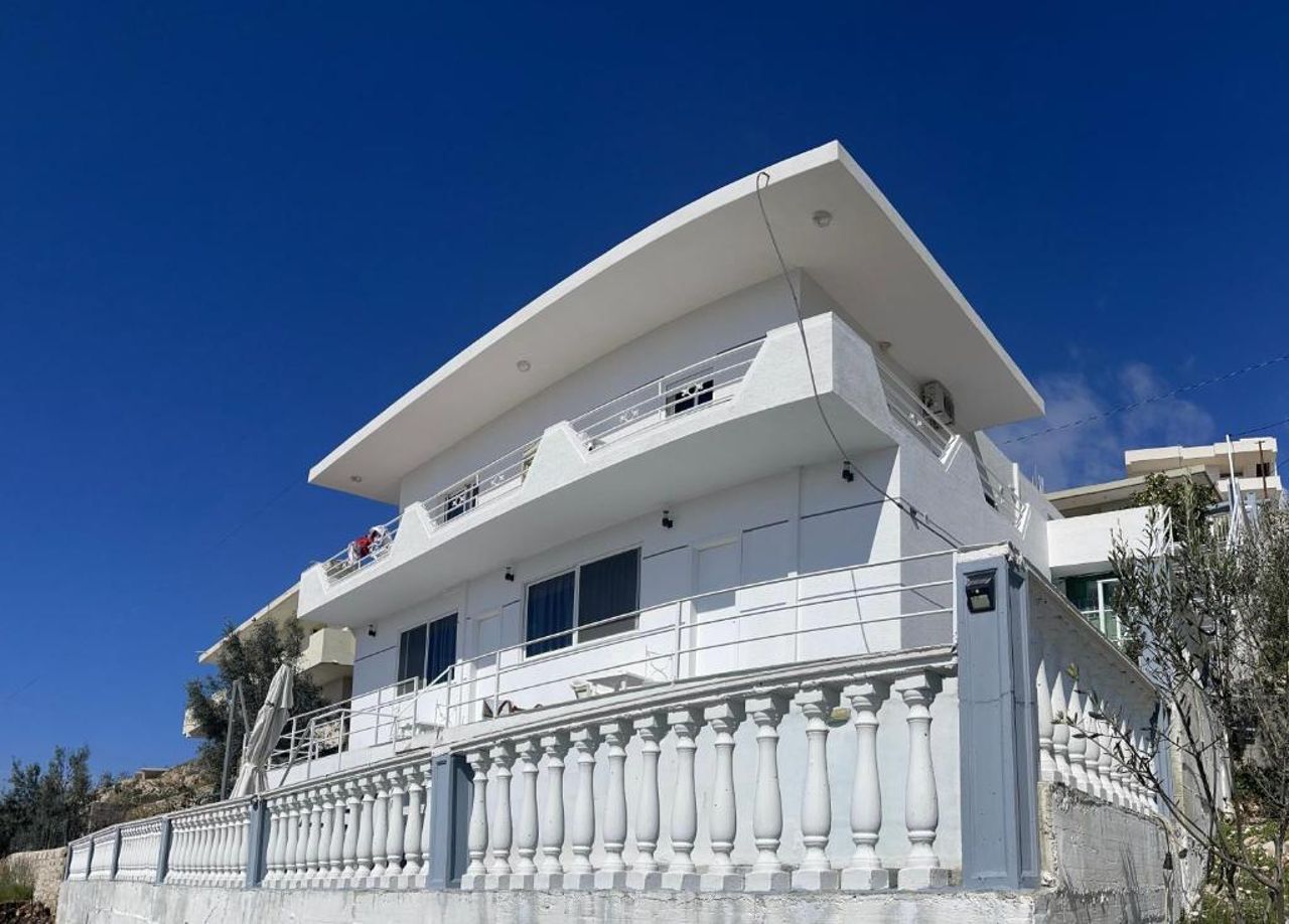Luigi s Fairyview Apartment